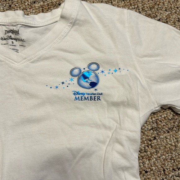Walt Disney DVC Member short sleeve t-shirt - Picture 2 of 4